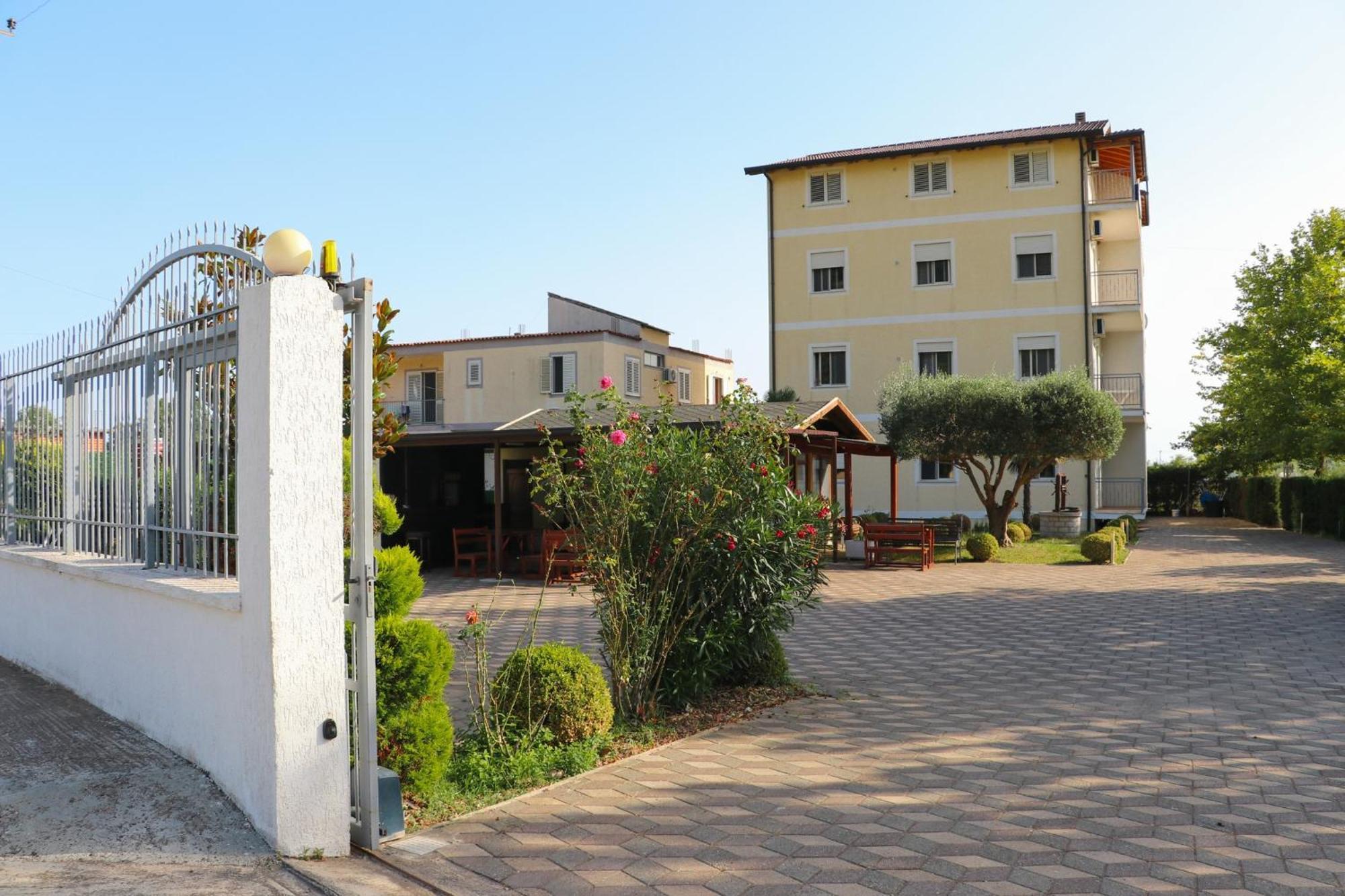 Hotel As Baks-Rrjoll Shkoder Ngoại thất bức ảnh